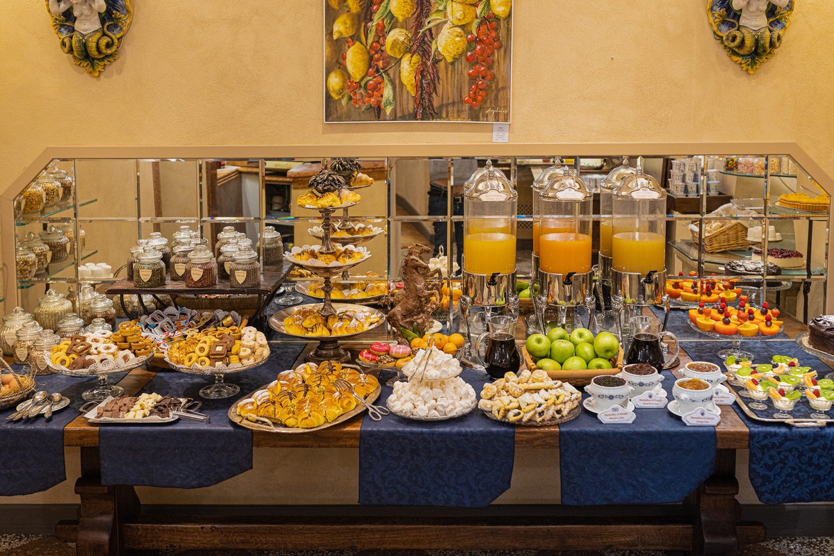 Buffet breakfast  Art Hotel Commercianti Bologna