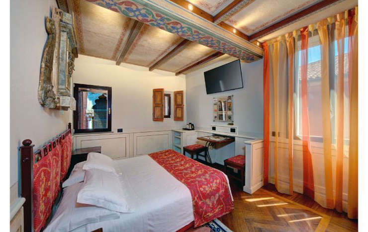 Deluxe double room art hotel commercianti bologna Deluxe double room art hotel commercianti bologna
