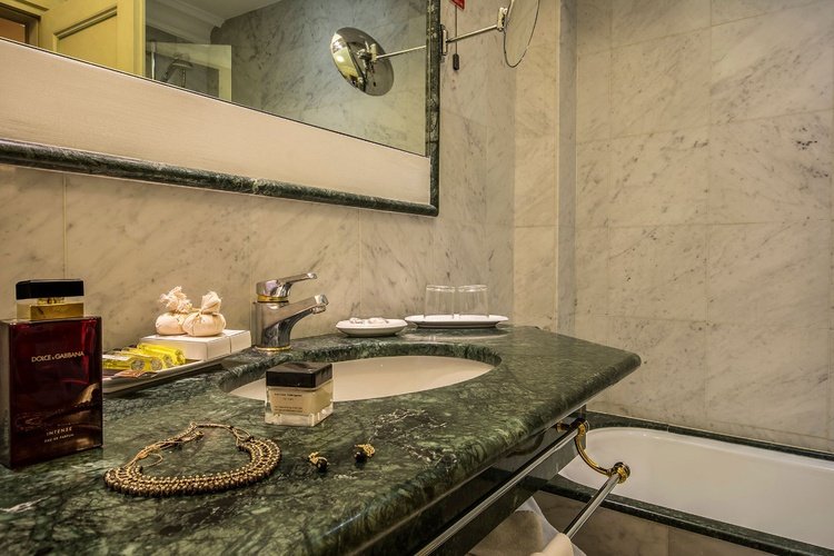 Suites art hotel commercianti bologna Suites art hotel commercianti bologna