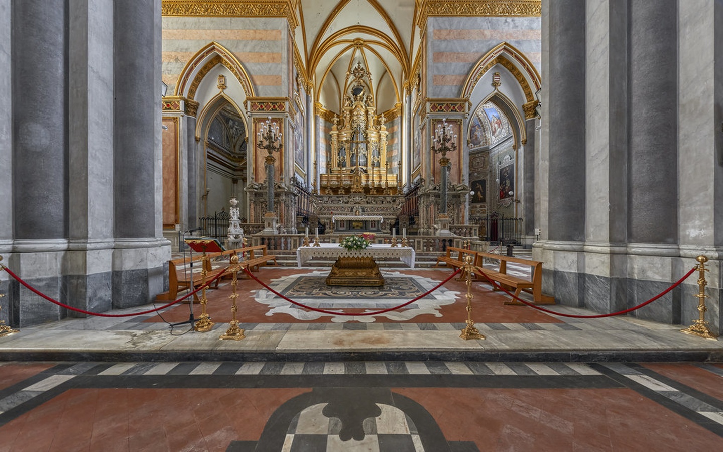 Basilica di san domenico  Art Hotel Commercianti Bologna