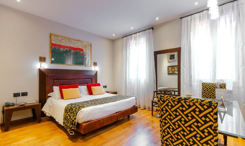 Art studio apartment  Art Hotel Commercianti Bologna