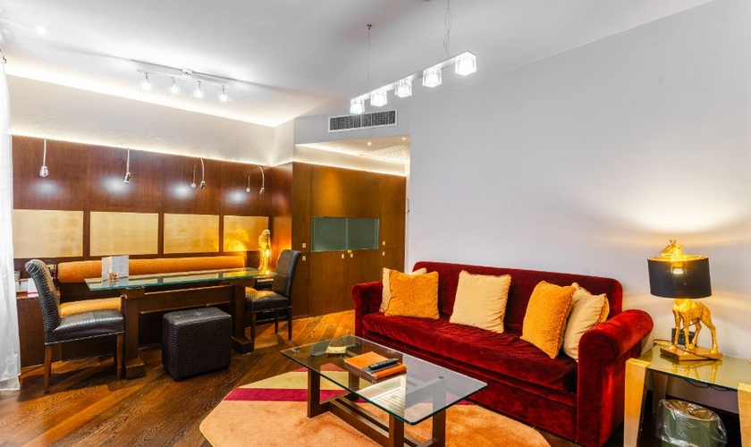 Art studio apartment  Art Hotel Commercianti Bologna