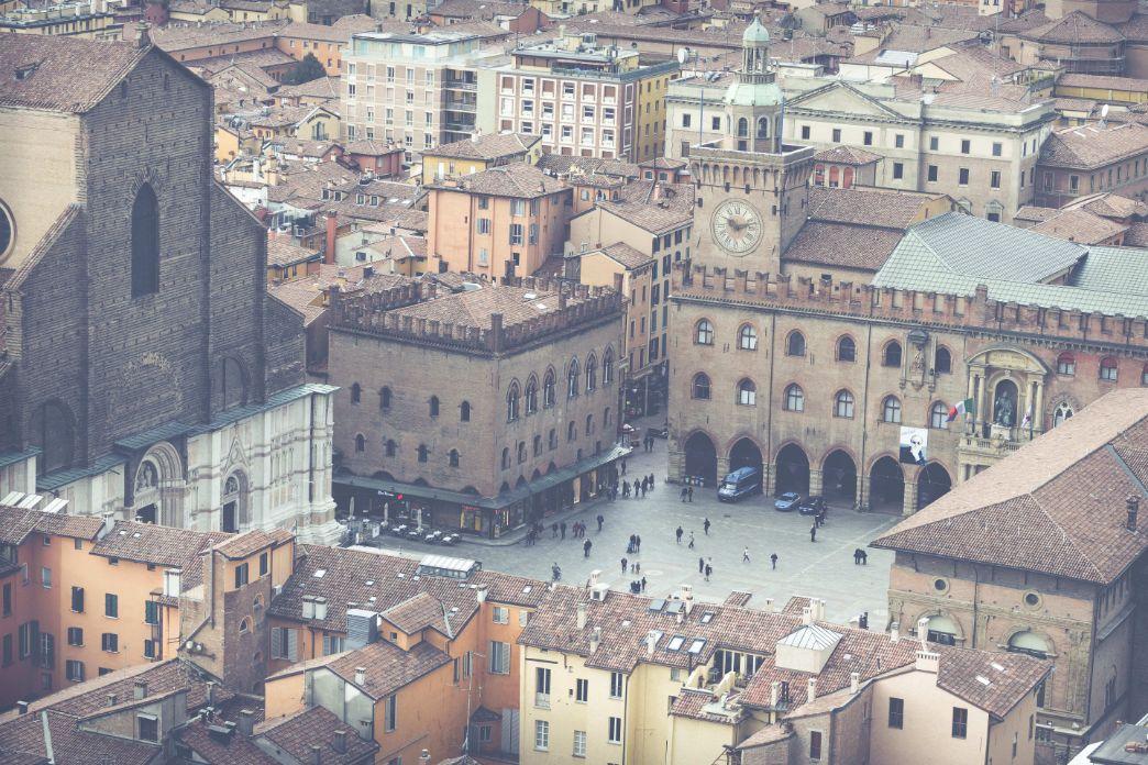 THE ORIGIN OF THE BOLOGNESE PORCHES  Art Hotel Commercianti Bologna THE ORIGIN OF THE BOLOGNESE PORCHES  Art Hotel Commercianti Bologna